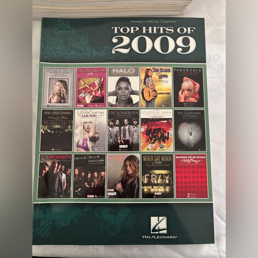Top Hits of 2009 Piano Book